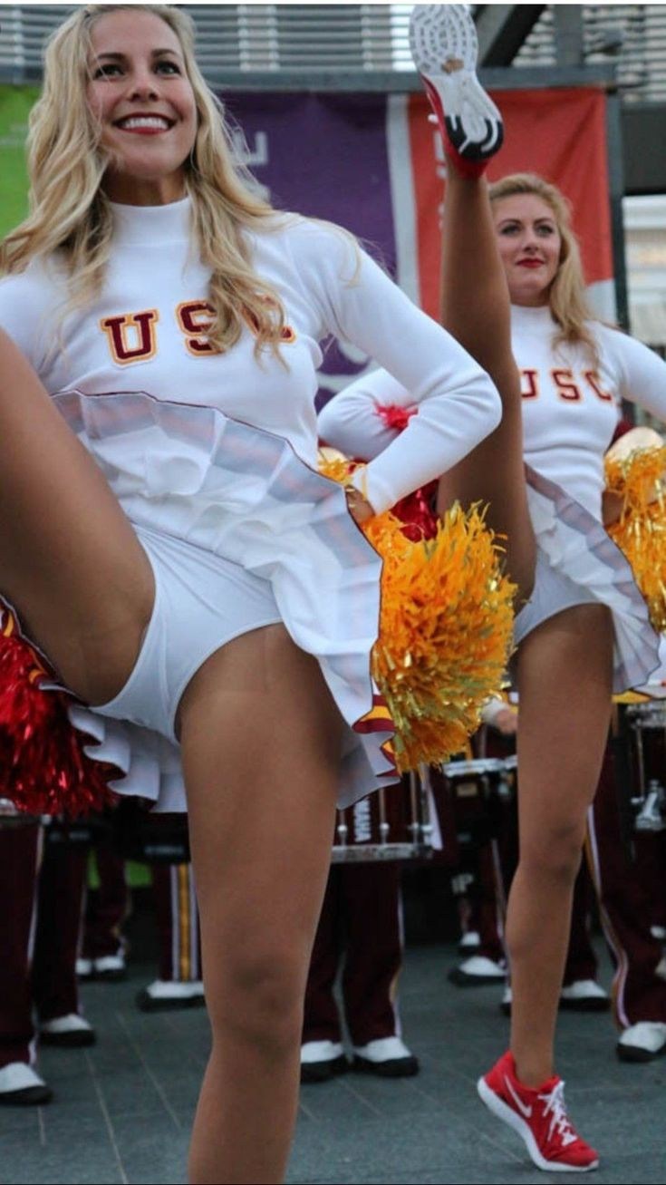 Brides without underwear