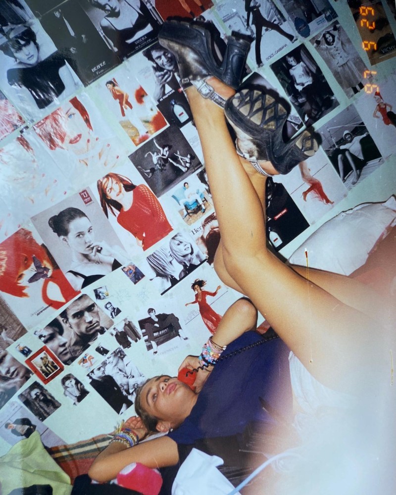 Vodonaeva and hands up