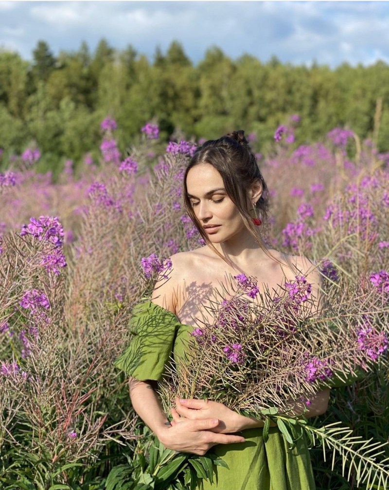 Vodonaeva photo shoot with flowers