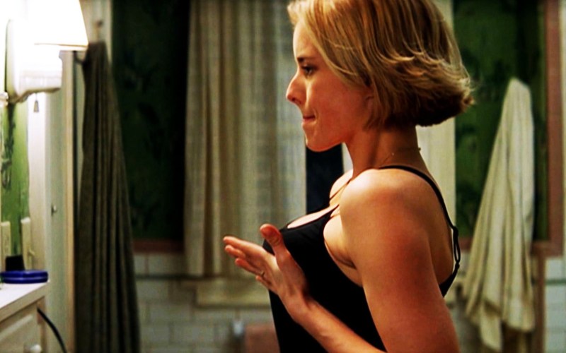 Thera Leoni in the film Family