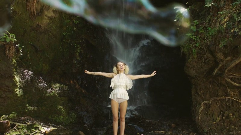 Girl Musical clip of mountains