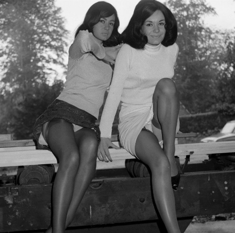 Guys naked dressed women retro