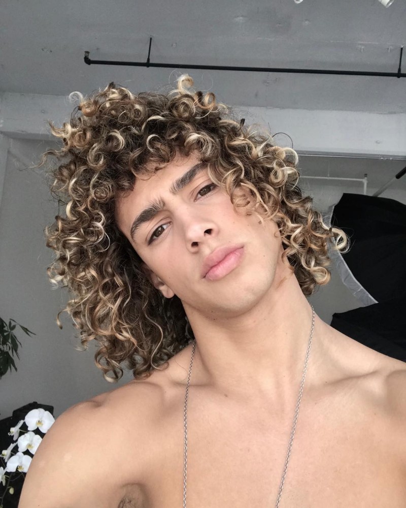 Highlighting curly guys