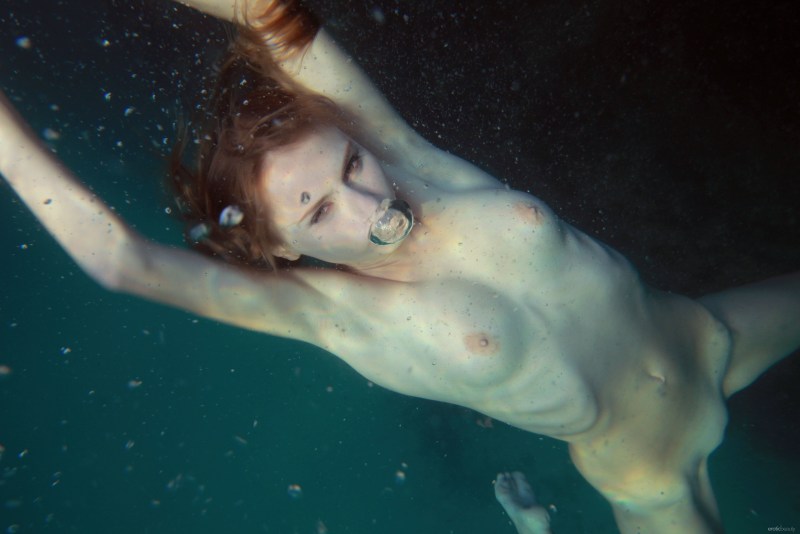 Underwater shooting nude
