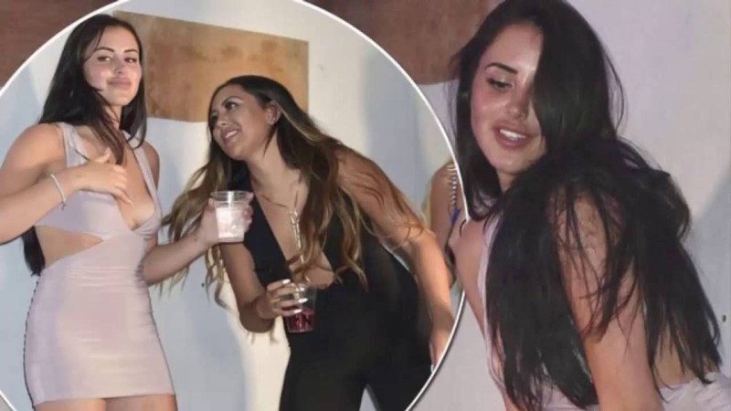 Mernie Simpson Naked at a party