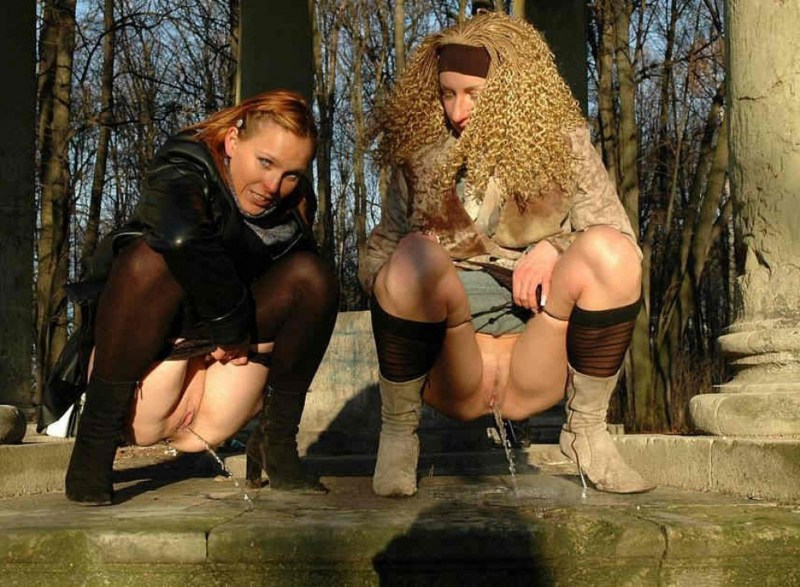 Pissing of naked girls