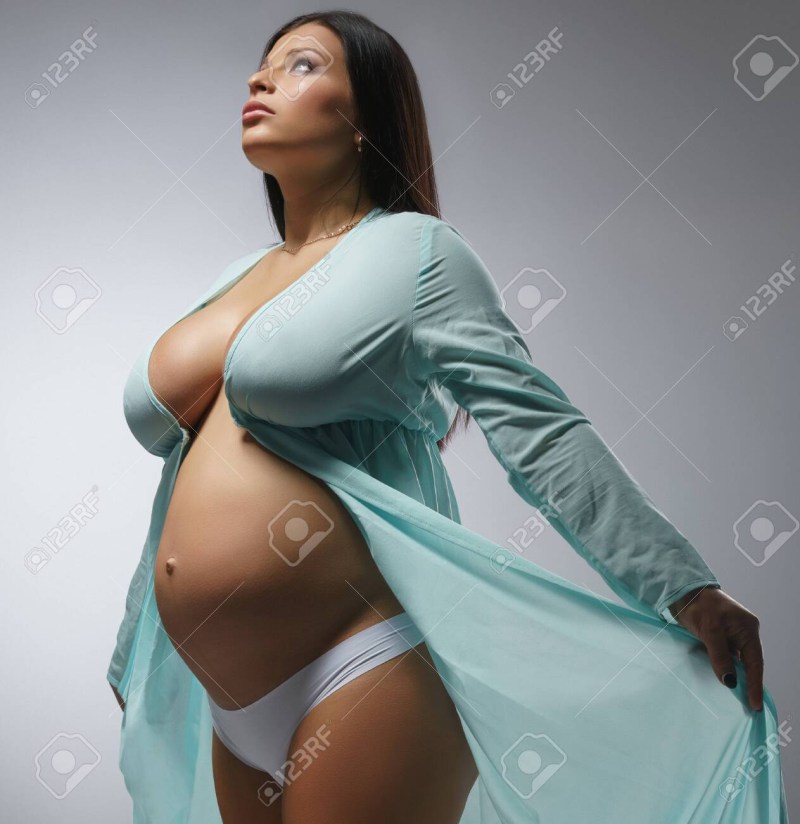 The world's largest breast naked pregnant woman