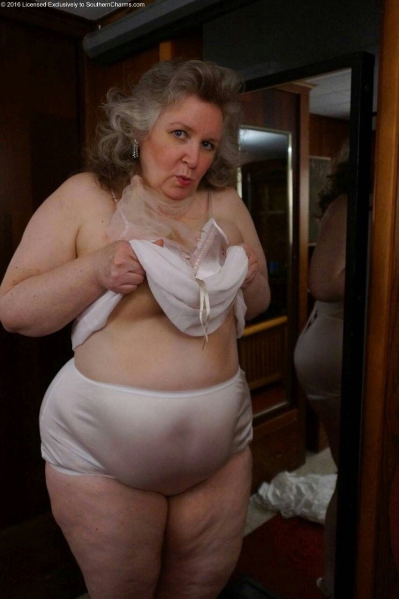 Women's butt in pantalons