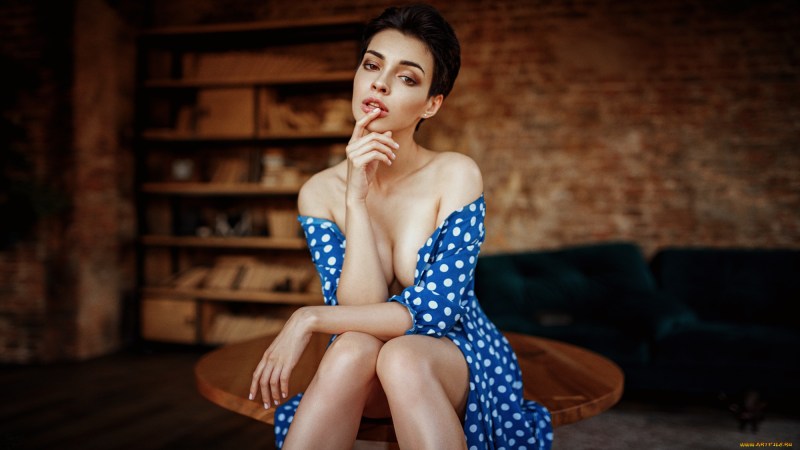 Tanya undressed in the kitchen