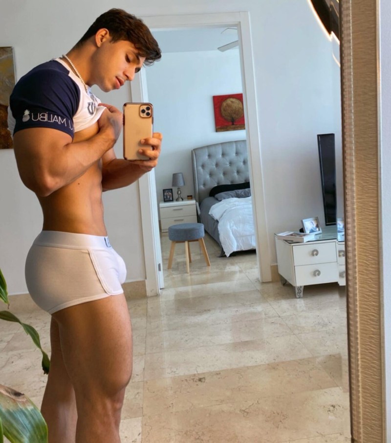 Manelik Gonzalez naked