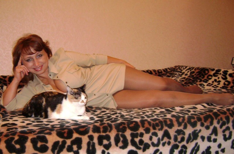 Adults unmarried women