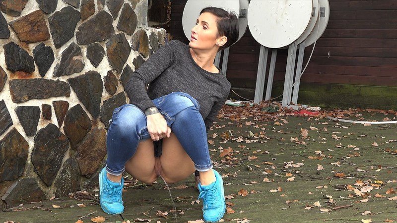 Barbara Nova porn actress Pees