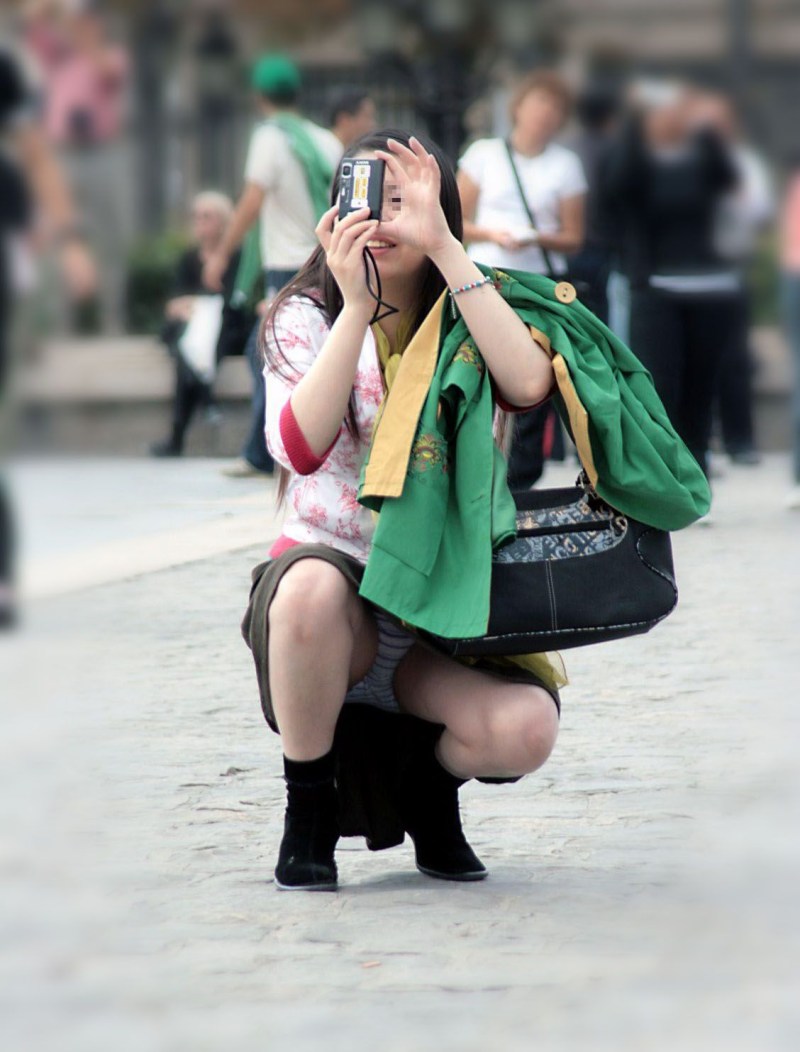 Peep under the skirts in the car
