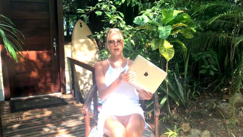 Elena Flying in the underwear of Veryevorro