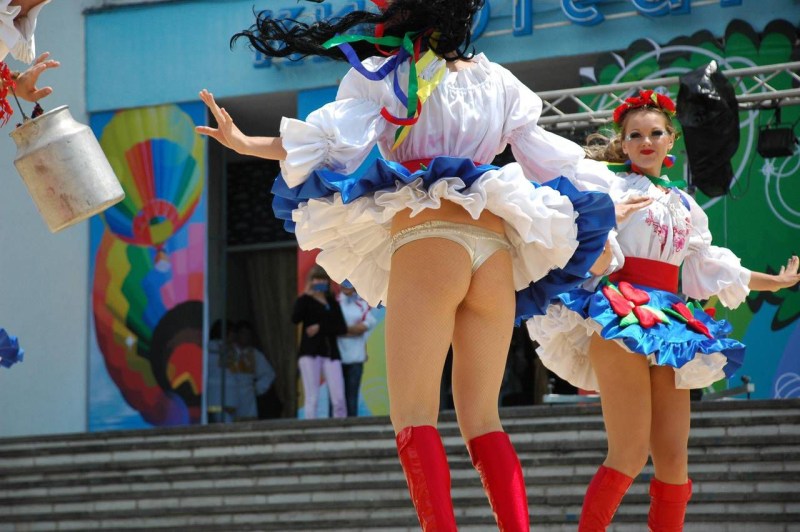 Beauties without pants