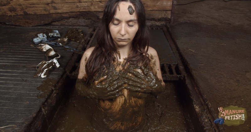 Pornstar Nicole Aniston in the shower