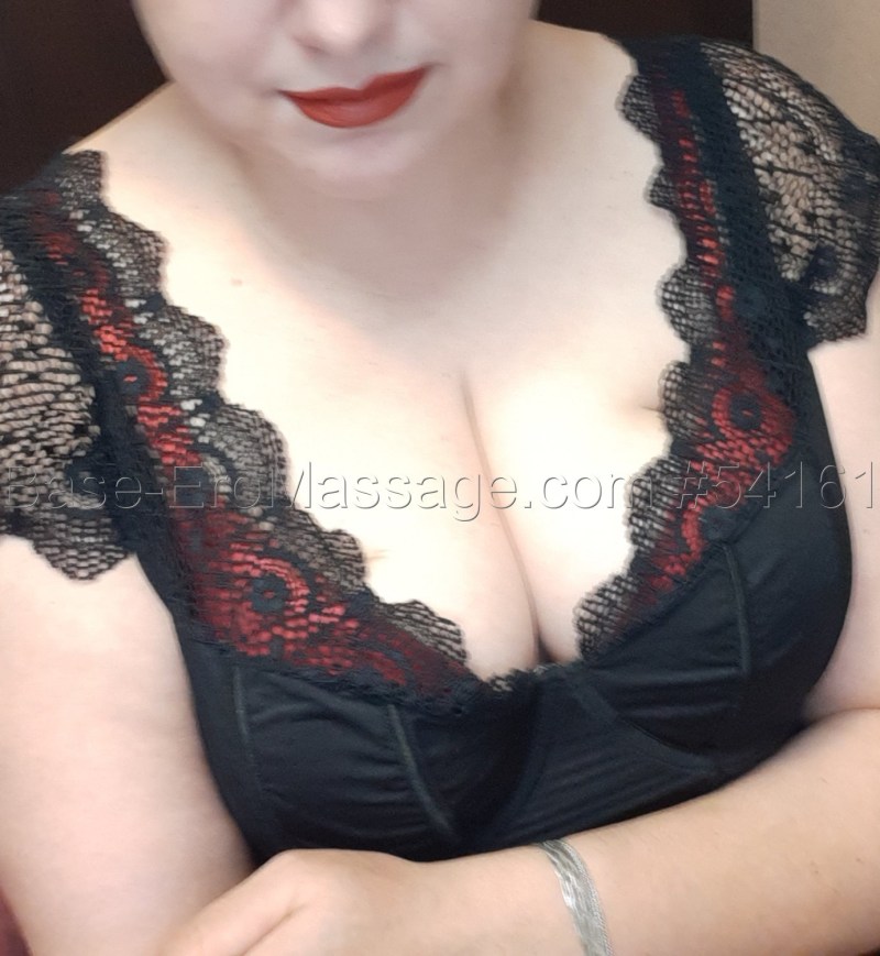 Kiara mia American porn actress