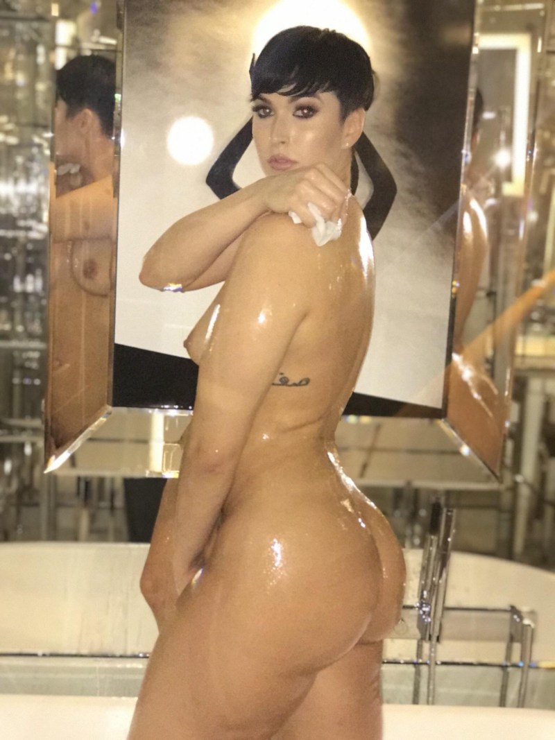 Wet ass and boobs in the shower
