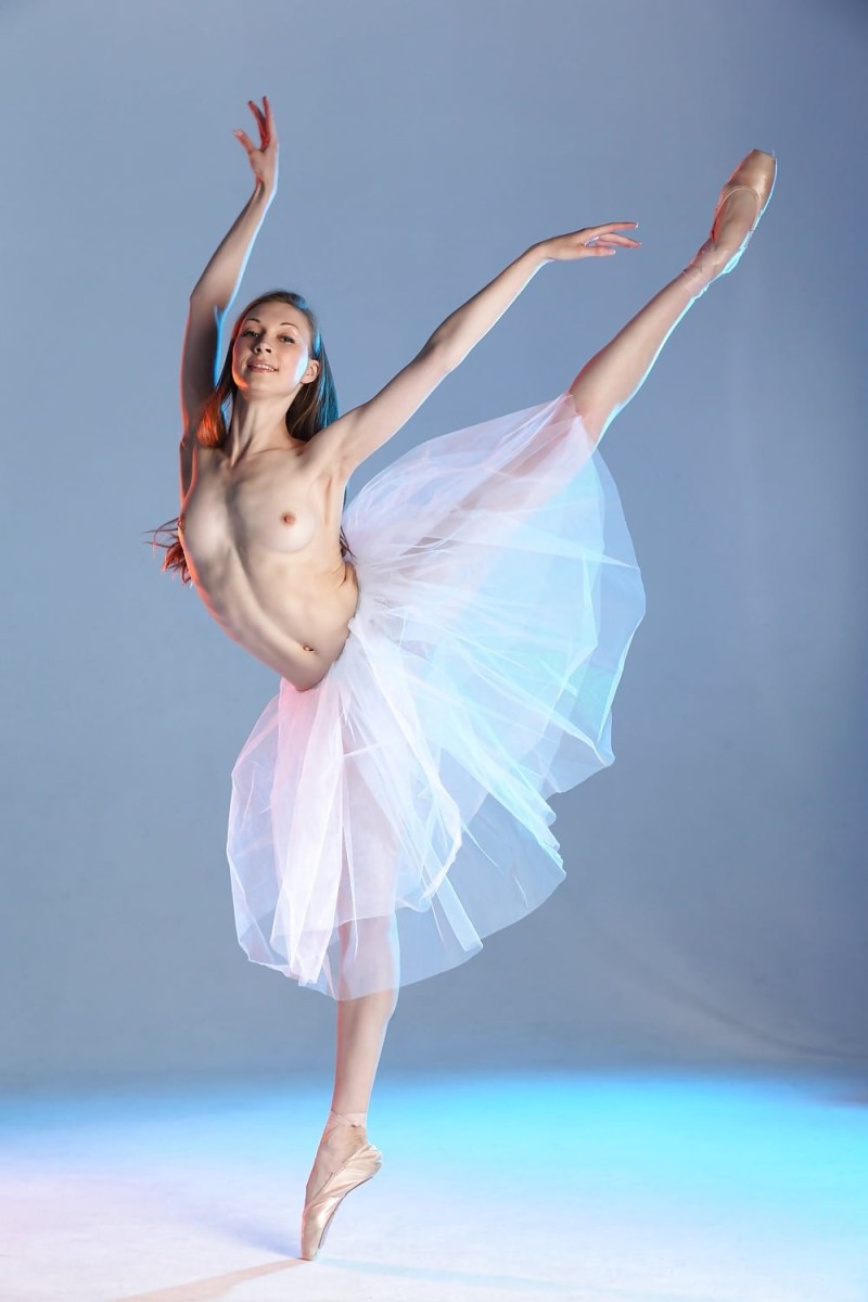 Zlata Yalinich ballerina naked