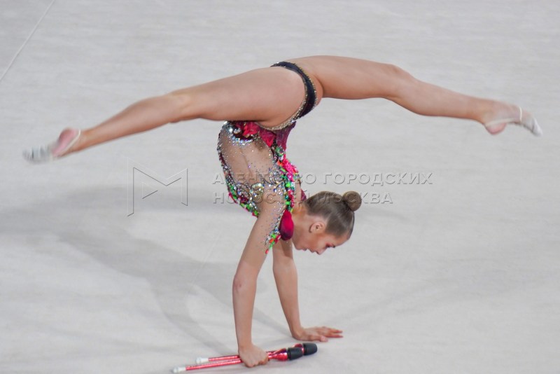 Russian Mature Irina Gurina Gangbang with Teens