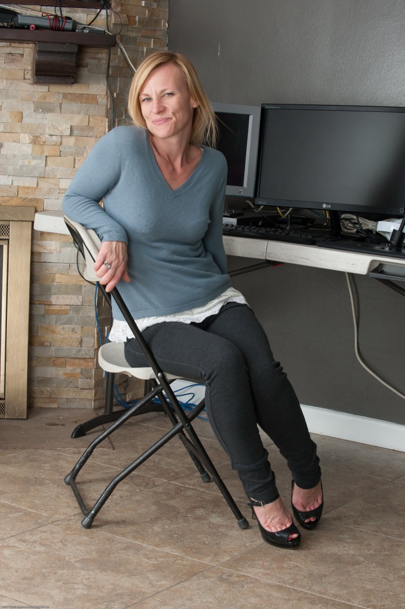 Mature blonde amateur