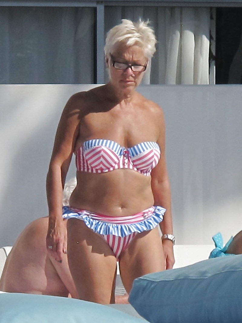 Denise Welch in Bikini