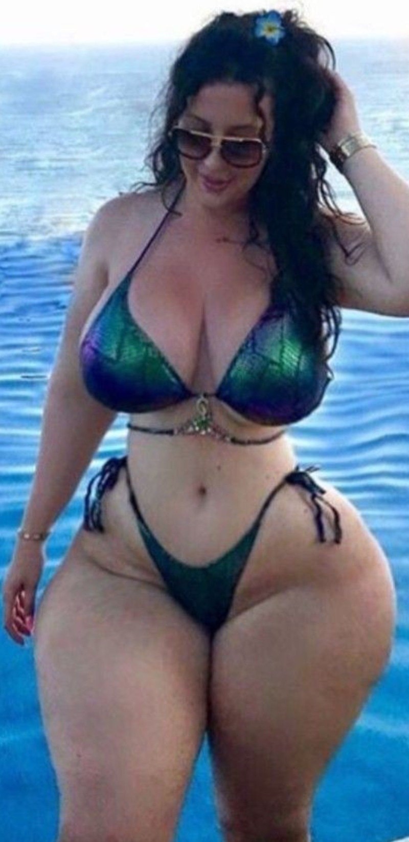 Big hips of mature bbw