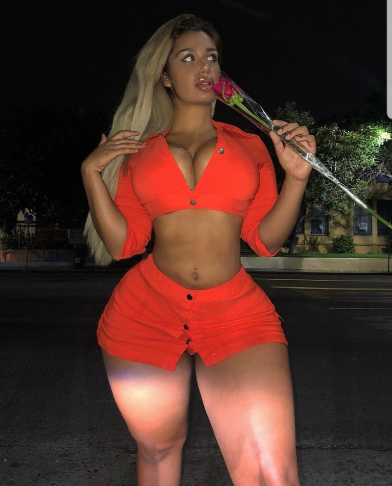 SSBBW with a pear -shaped figure