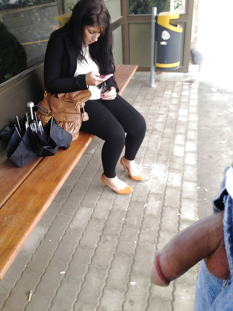 Public Dick Flash to Strangers di Shopping Mall