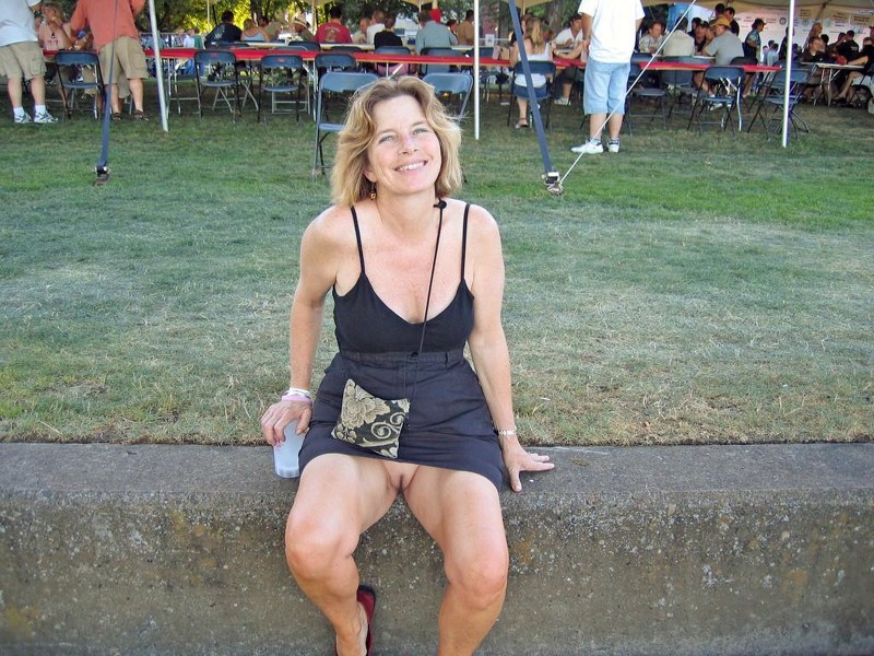 Upskirt Granny No Panties amateur