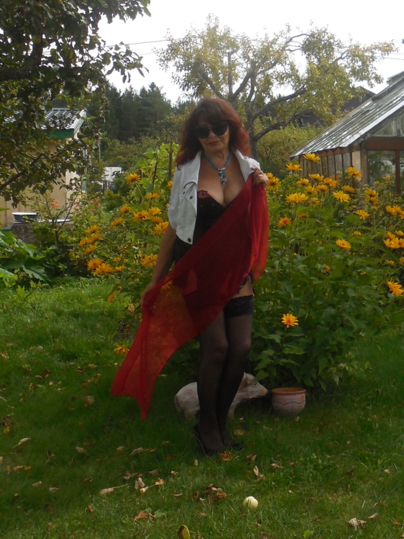 Pantyhouses in pantyhose