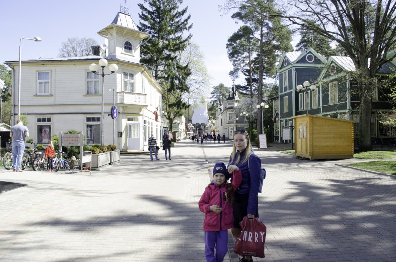 Who sings in Riga girls very beautiful