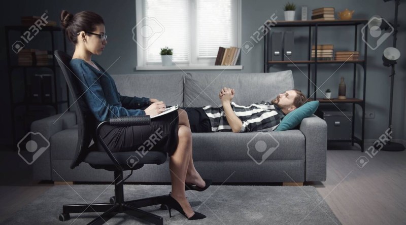 Woman on the couch of a psychologist
