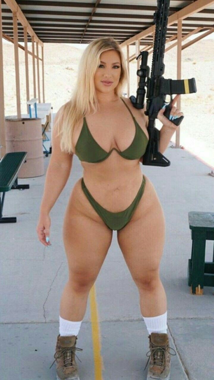 Big naked hips in public