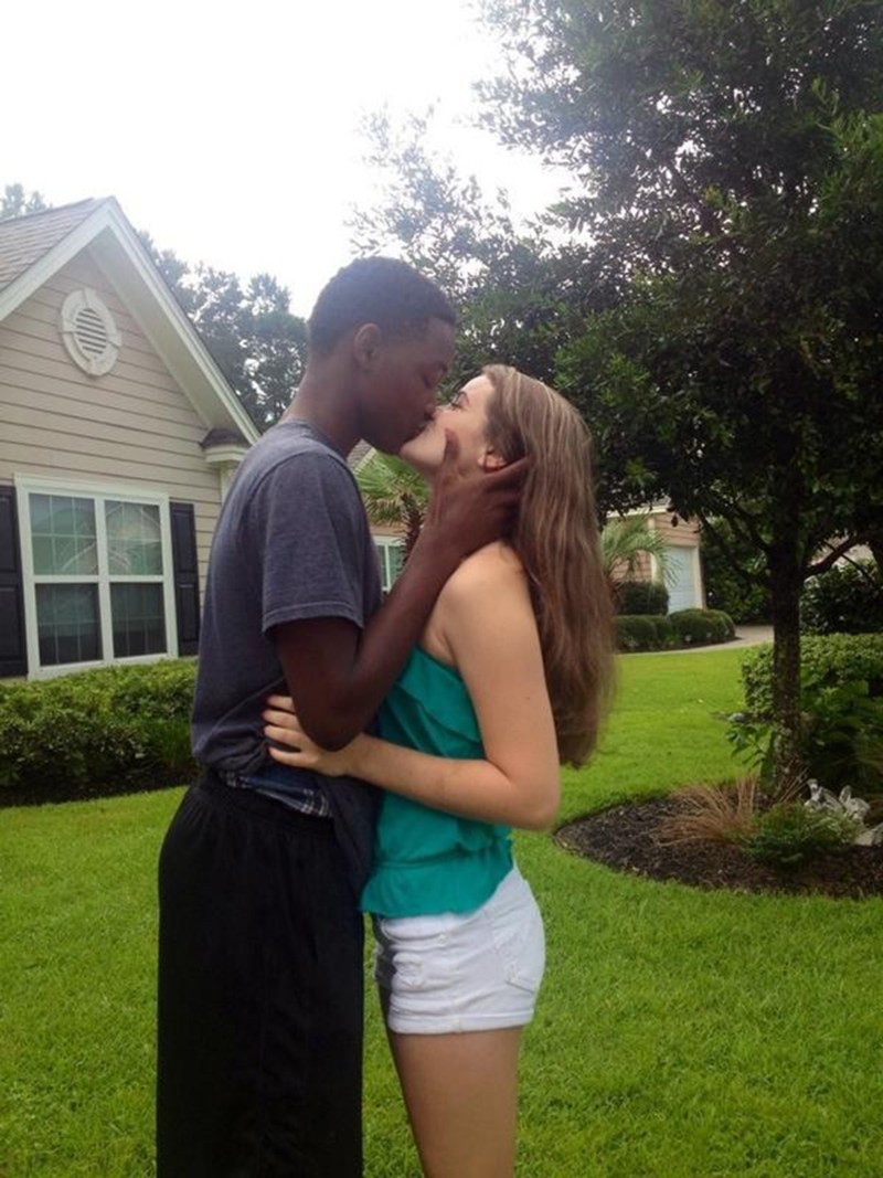 Piper Perry and 5 blacks