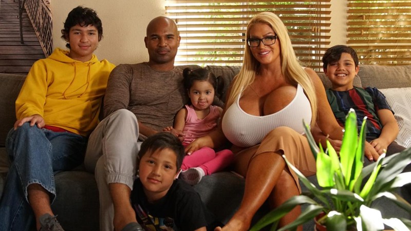 Kayley Kuoko photos from the theory of the big explosion