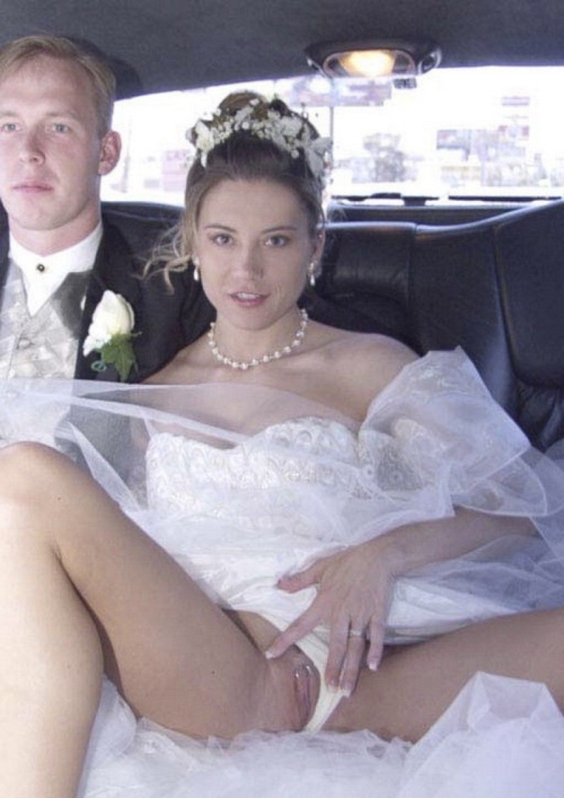 Bride without panties at the wedding