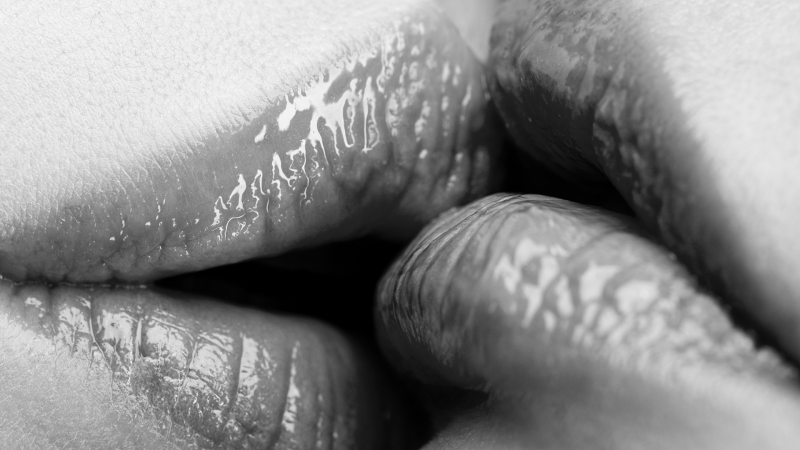 Seduces the guys shaved pussy