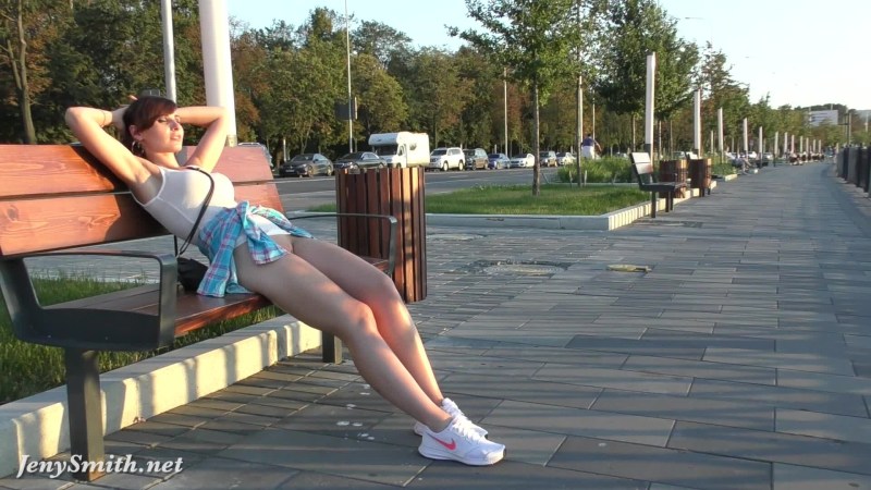 Girls without panties below