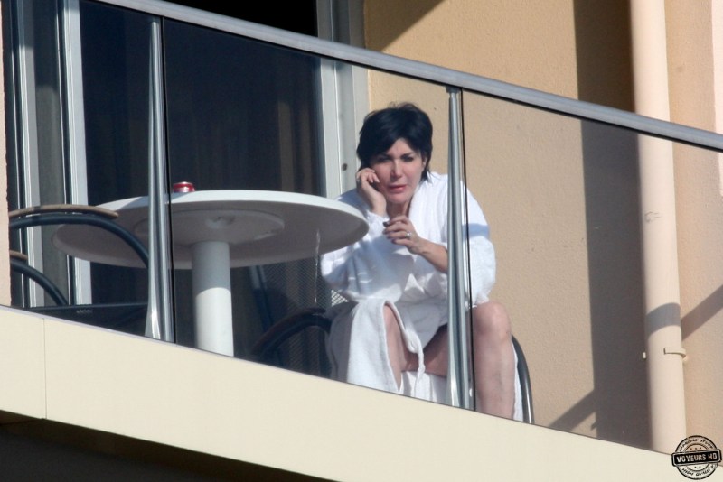 Girls in skirts without panties