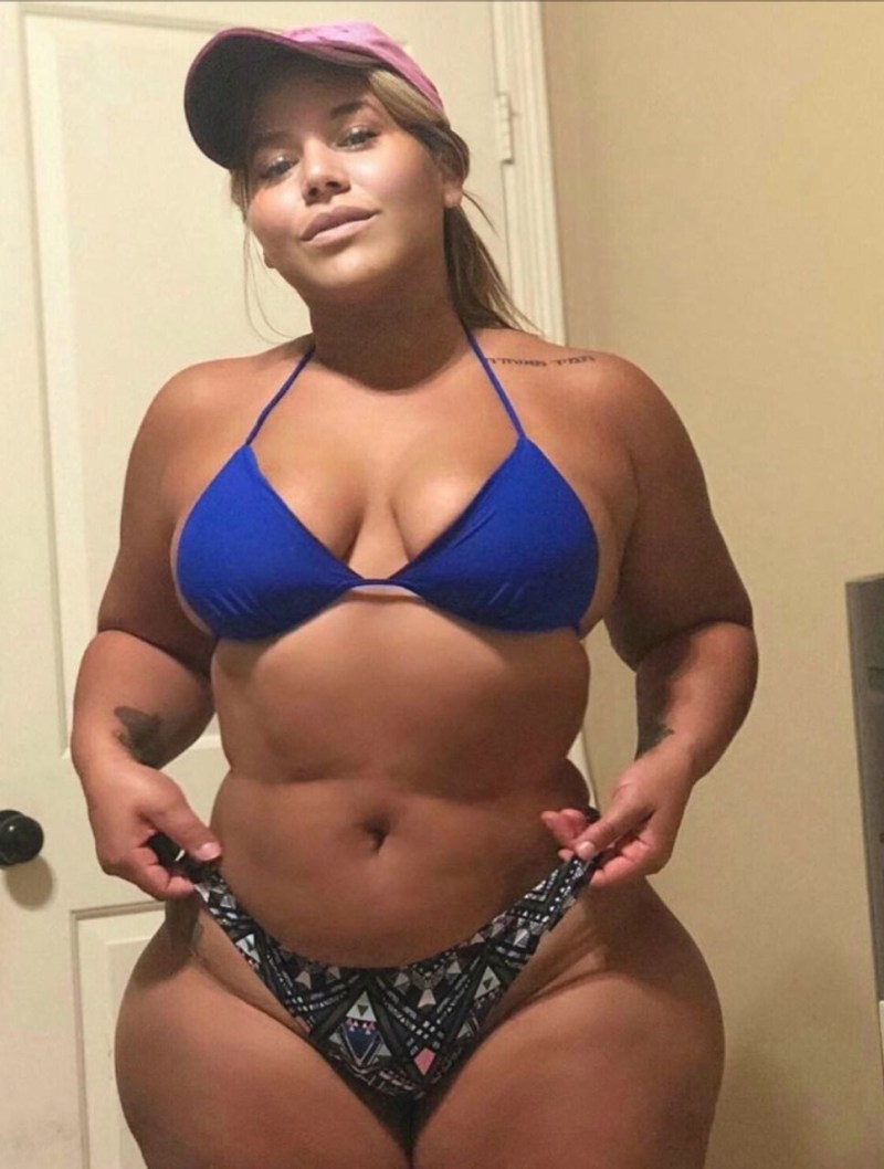 Naked wife with wide hips