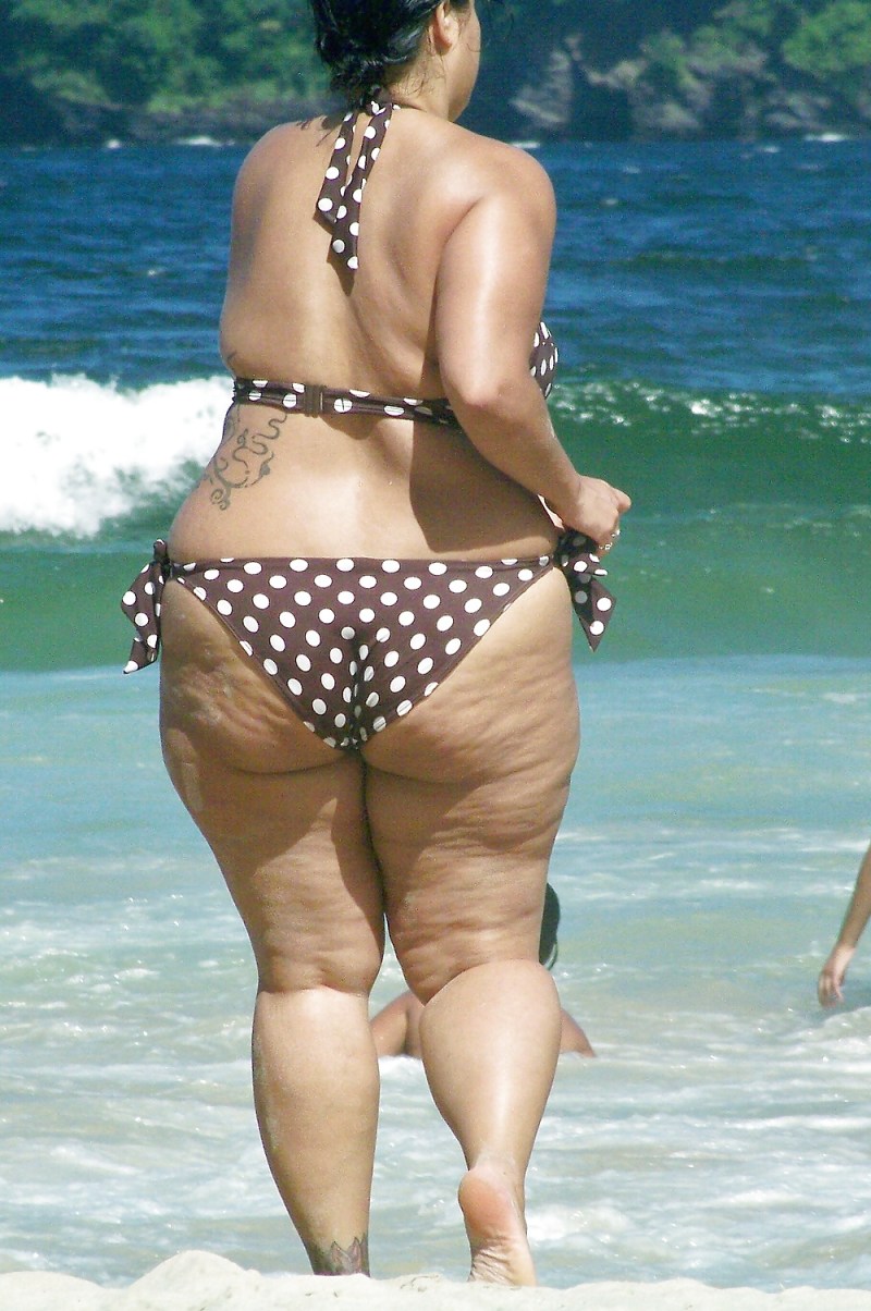 Mature Butt Fat Cellulite Ass in Panties Foto