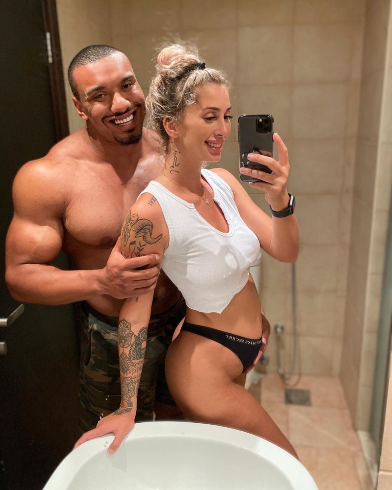 Naked Nicole Drinkvater