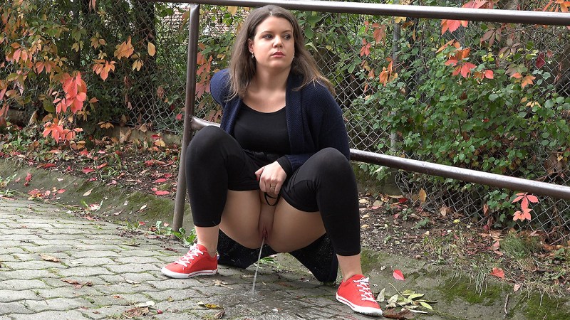 Public pissing in pantyhose