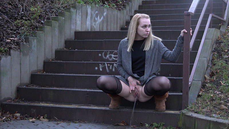 Women's pissing on the street