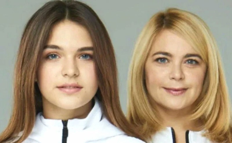 Irina Shayk in long boots