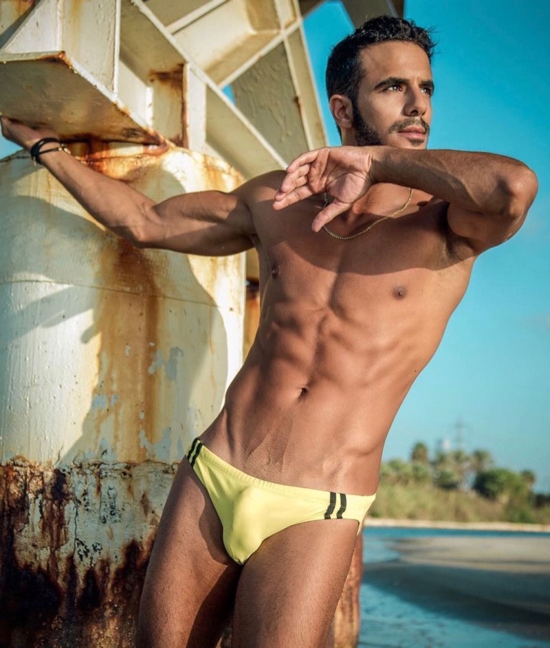 Sexy model spins over the guy's head