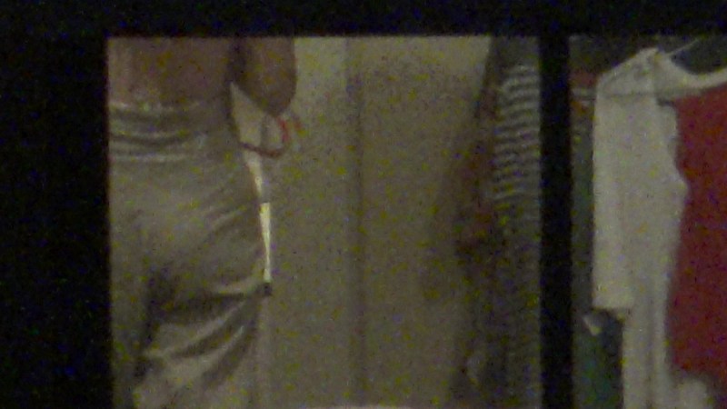 Peeping behind naked women on the beach