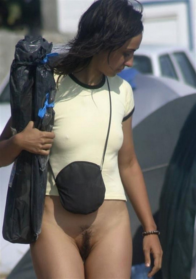 Flacing Tits Public Voyeur Spus Upskirt Spy Candid Braless No Bra Without Panties b