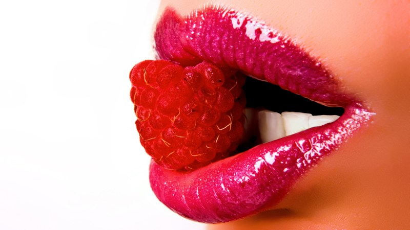 Naked brunette Malinka